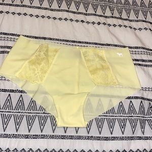 New with tags pink brand yellow no show underwear!
